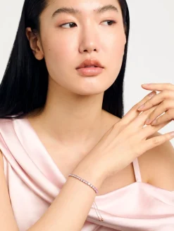 Goudkleurig/rood - Tone Melrah: Iconische kristallen schuifarmband, heldere kristallen*Ted Baker Best