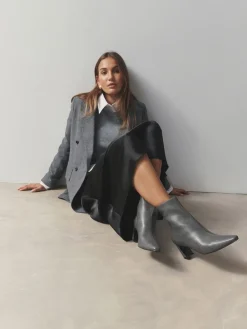 - Forever Comfort® enkellaarsjes met hak en spitse neus*Next Clearance