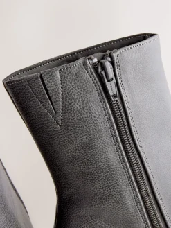 - Forever Comfort® enkellaarsjes met hak en spitse neus*Next Clearance