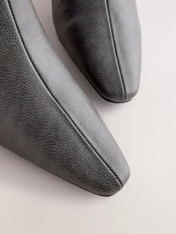 - Forever Comfort® enkellaarsjes met hak en spitse neus*Next Clearance