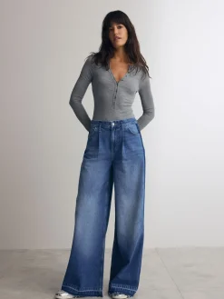 - Geribbelde Henley-bodysuit met lange mouwen*Next Hot