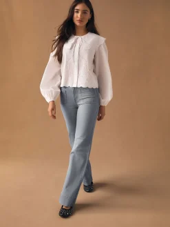 - Jeans met wijde pijpen en opgestikte zakken*Next Hot