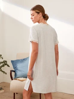 Grijs - nachthemd van Modal met kanten rand*Laura Ashley Discount