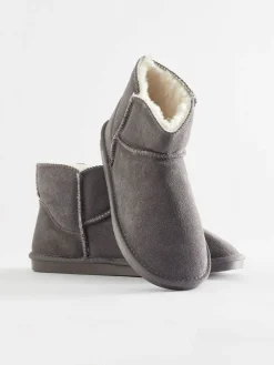 - Suède pantoffellaarsjes met voering van imitatiebont*Next Sale