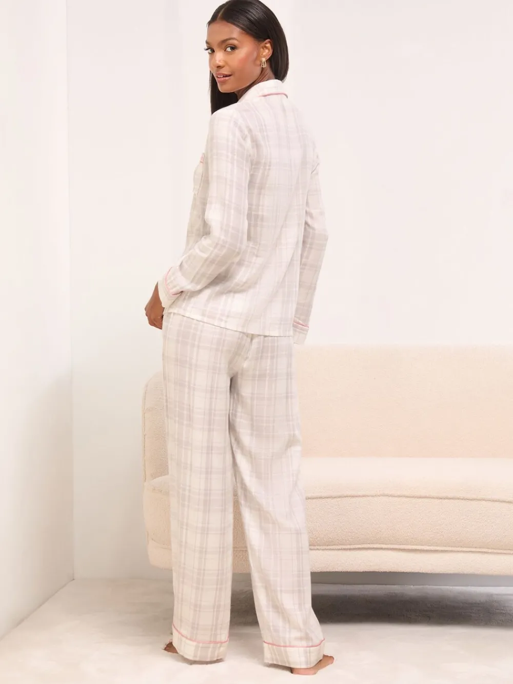 - - Geweven pyjamaset met lange mouwen*Lipsy New