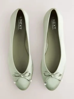 - Ballerina's met pareleffect en strikdetail voor bruidsmeisjes*Next Hot