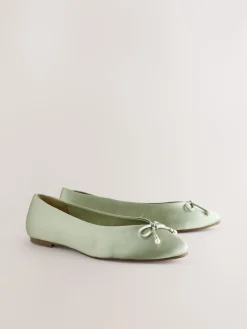 - Ballerina's met pareleffect en strikdetail voor bruidsmeisjes*Next Hot