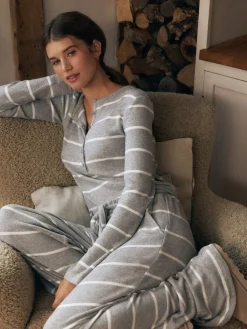 - Behaaglijke pyjama met lange mouwen*Next Best