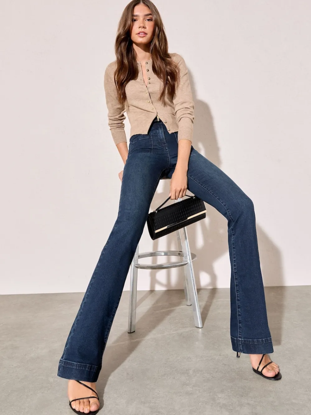 Inktblauw - jeans met zakken, hoge taille en uitlopende pijpen*Friends Like These