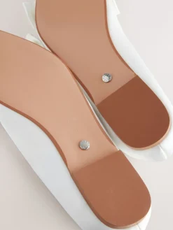 Ivoor - Forever Comfort® bruidsballerina's met strik en puntige neus*Next Clearance