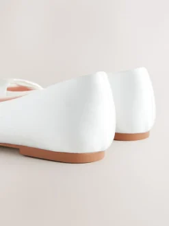 Ivoor - Forever Comfort® bruidsballerina's met strik en puntige neus*Next Clearance