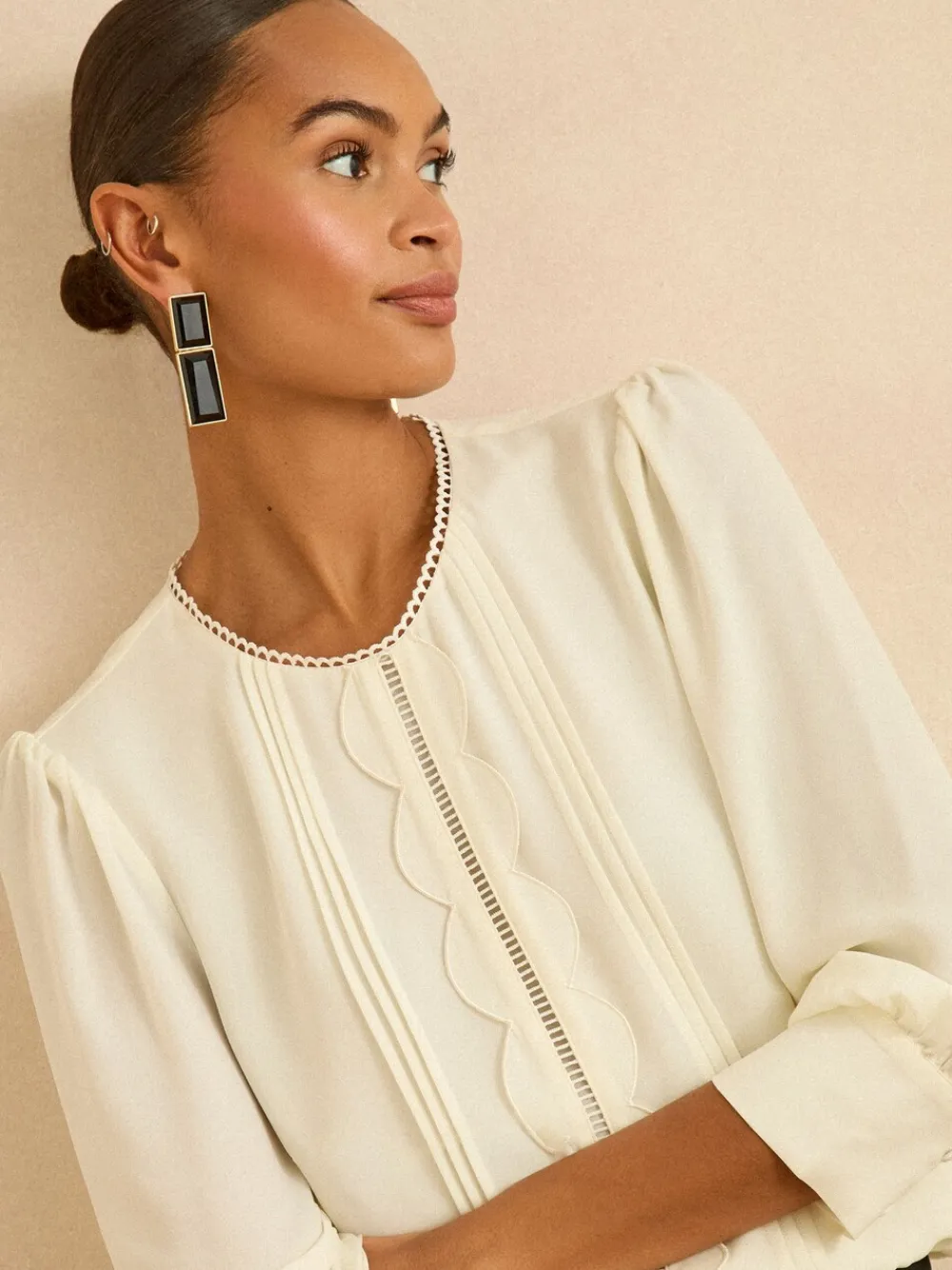 - 3/4 Sleeve Scallop Detail Blouse*Love & Roses New