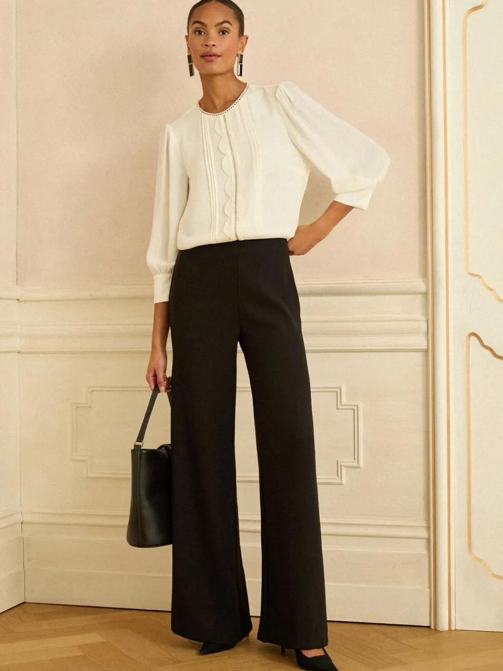 - 3/4 Sleeve Scallop Detail Blouse*Love & Roses New