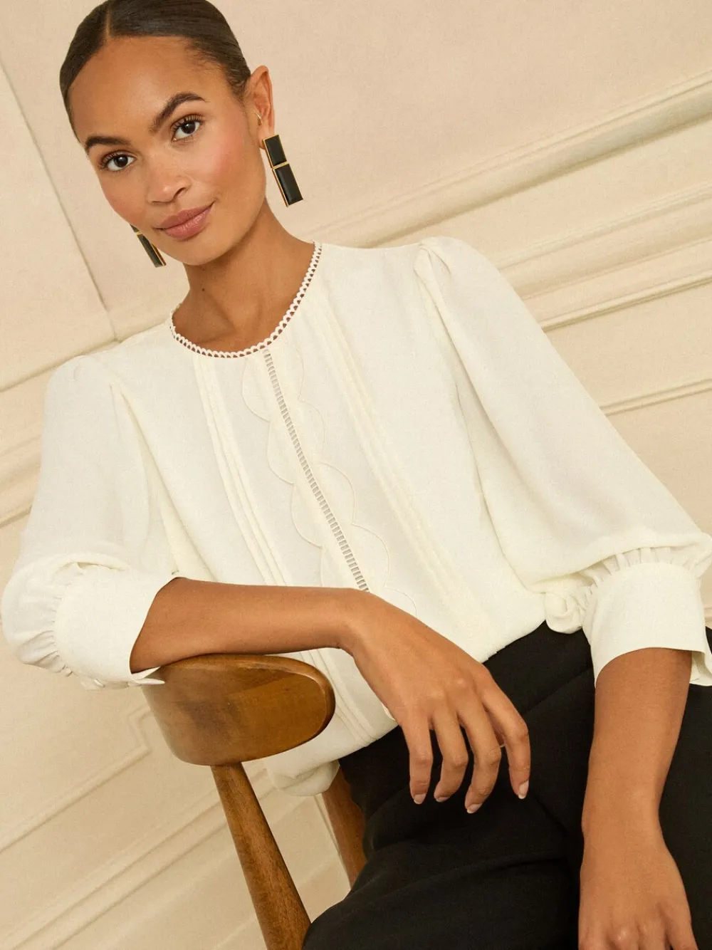 - 3/4 Sleeve Scallop Detail Blouse*Love & Roses New