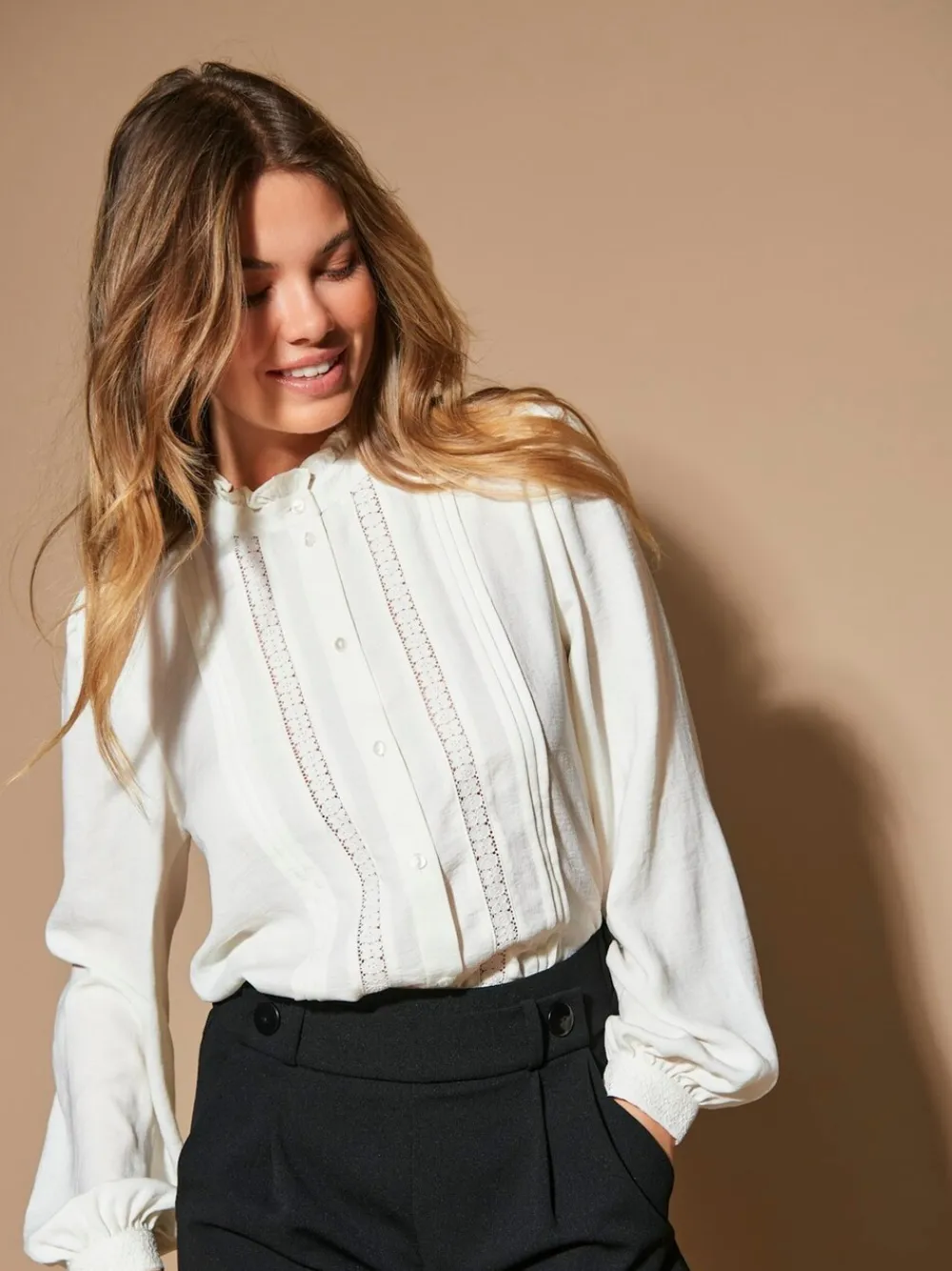 - Overhemd met kanten details en lange mouwen*JDY Online