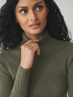 Kakigroen - Geribde trui met rolkraag en wol*Next Sale