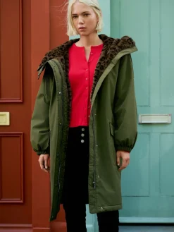 Kakigroen - Parka met imitatiebontvoering met dierenprint*Next Outlet