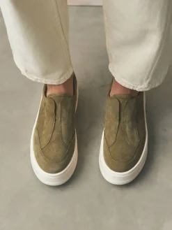 Kakigroen - Signature leren sneakers met dikke plateauzolen en sleehak*Next New