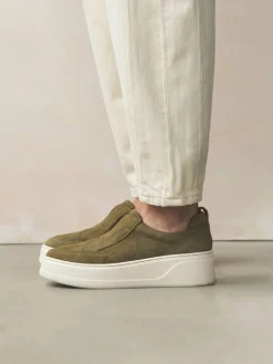 Kakigroen - Signature leren sneakers met dikke plateauzolen en sleehak*Next New