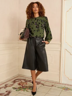 - blouse met ronde hals, lange mouwen en paillettenrand*Love & Roses Outlet