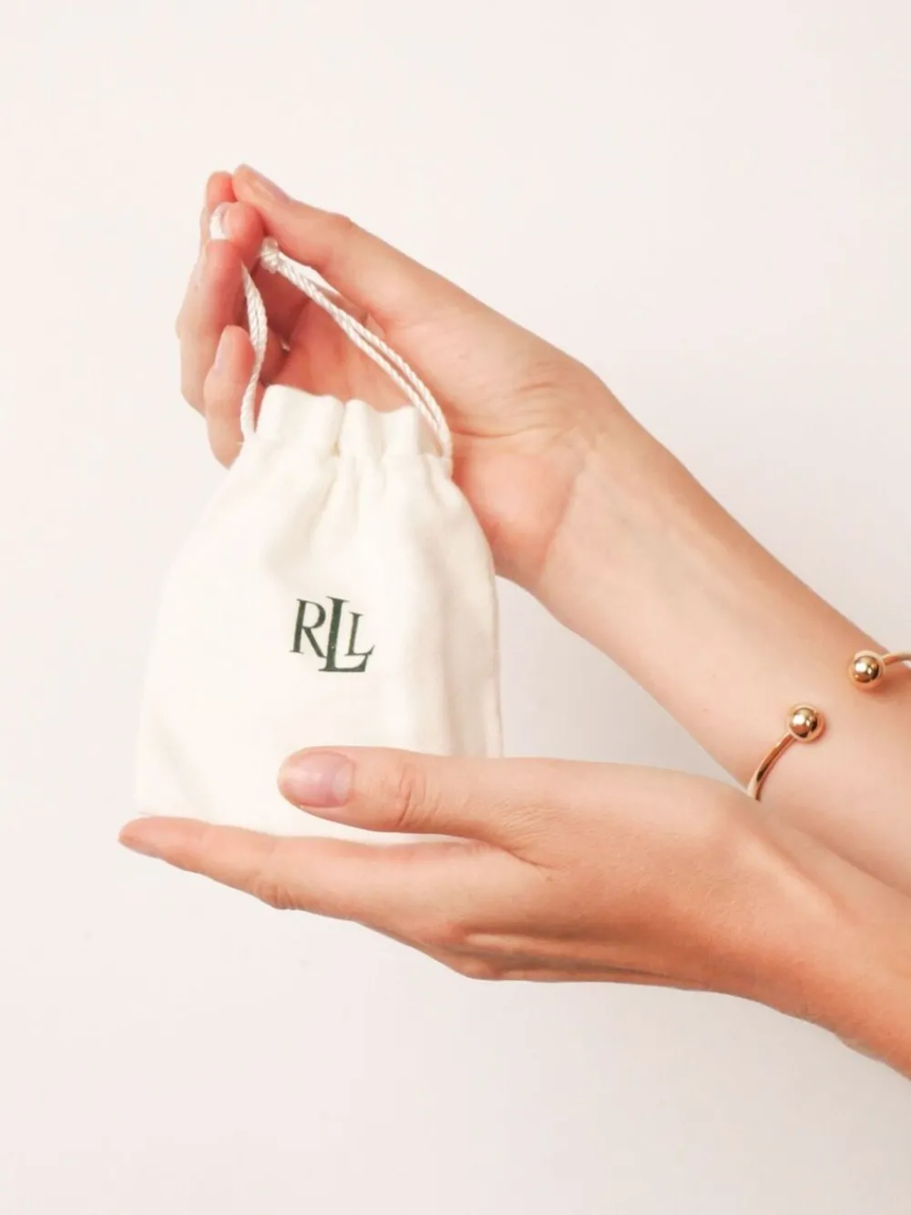 Lauren by Ralph Lauren® oorbellen met goudkleurig logo en hangslot*Lauren Ralph Lauren Sale