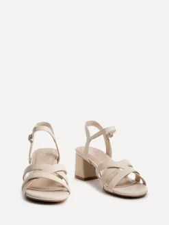 Licht beige - Flair sandalen met hak en kruisbandjes aan de voorkant*Linzi Online