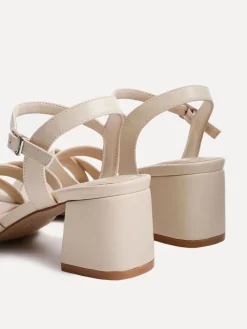 Licht beige - Flair sandalen met hak en kruisbandjes aan de voorkant*Linzi Online