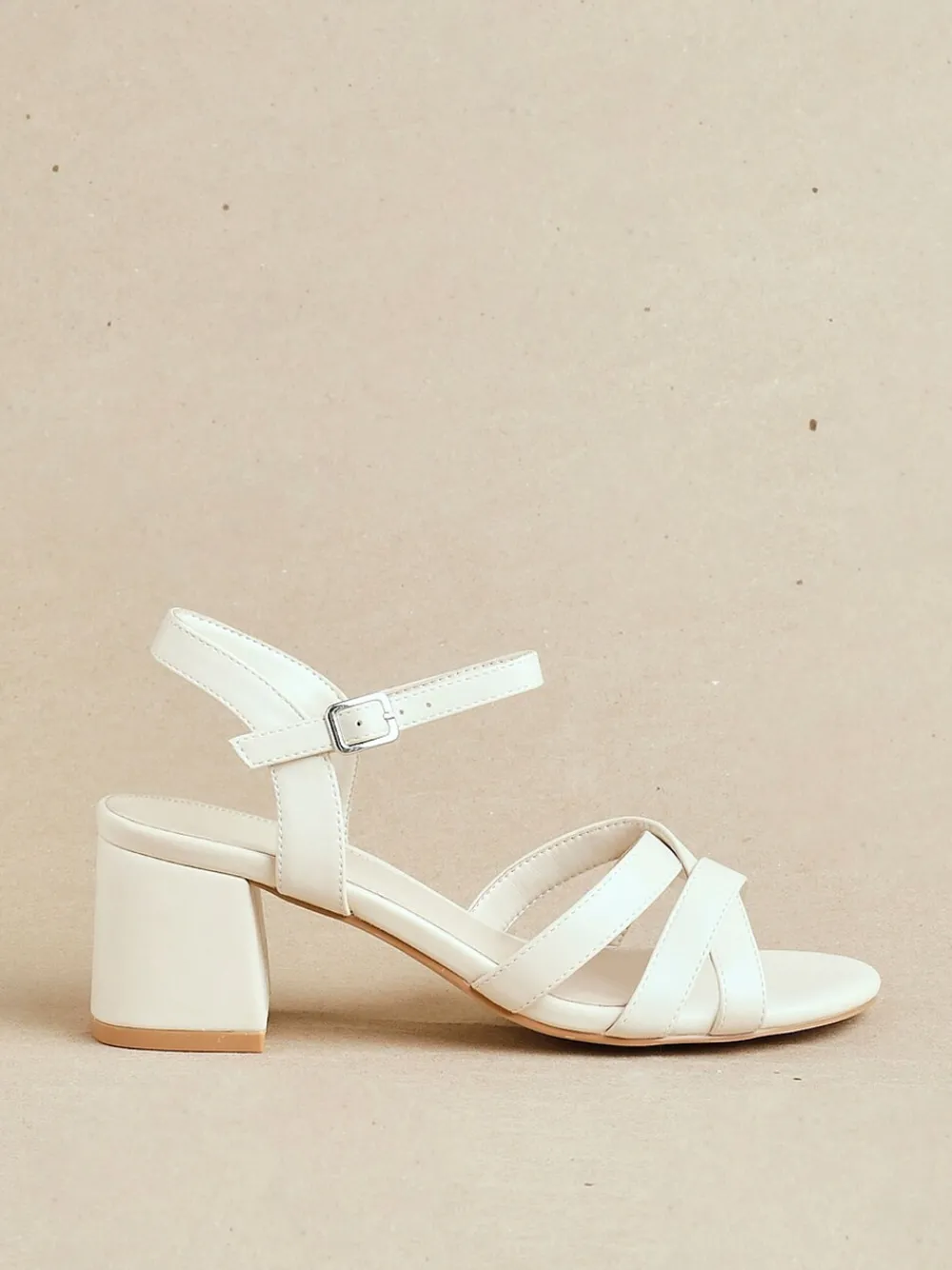 Licht beige - Flair sandalen met hak en kruisbandjes aan de voorkant*Linzi Online