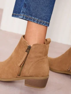 - - Cubaanse laarzen met halfhoge blokhak, rits aan de zijkant en van imitatiesuède*Friends Like These Hot