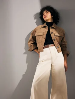 - Reguliere leren riem met opvallende gesp*Next Sale