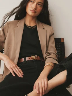 - Reguliere leren riem met opvallende gesp*Next Sale