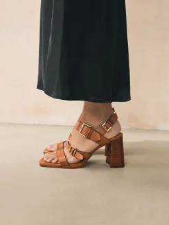 - Sandalen met blokhak, bandjes en gesp*Next Outlet