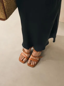 - Sandalen met blokhak, bandjes en gesp*Next Outlet
