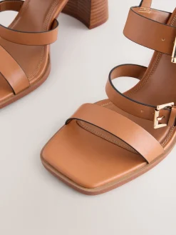 - Sandalen met blokhak, bandjes en gesp*Next Outlet