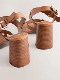 - Sandalen met blokhak, bandjes en gesp*Next Outlet