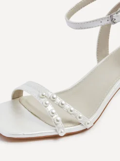 Bridal Adelaide blokhakken met parelversiering*Linzi Best