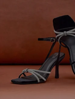 Polly stilettohak sandalen met diamanté knoopdetail*Linzi New