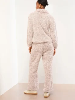 - Behaaglijke pyjama met korte rits*Lipsy Sale