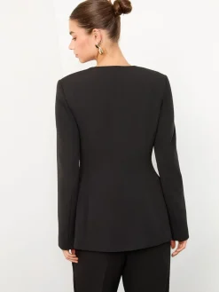 - Kraagloze blazer*Lipsy