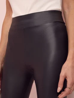 - Legging met hoge taille en leerlook*Lipsy Sale