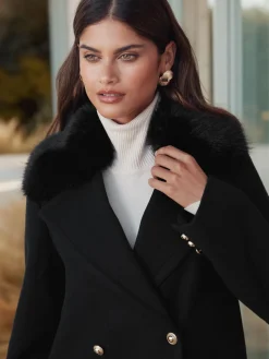 Dolly-jas met kraag van imitatiebont*Lipsy Outlet