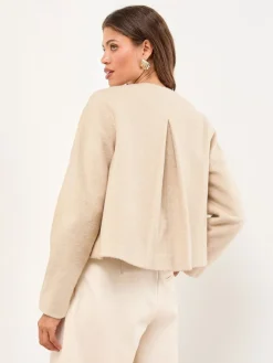 Geborsteld, getextureerd kort swingjack met open rug*Lipsy Outlet