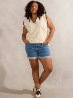 - Curve - Denim short*Live Unlimited Sale