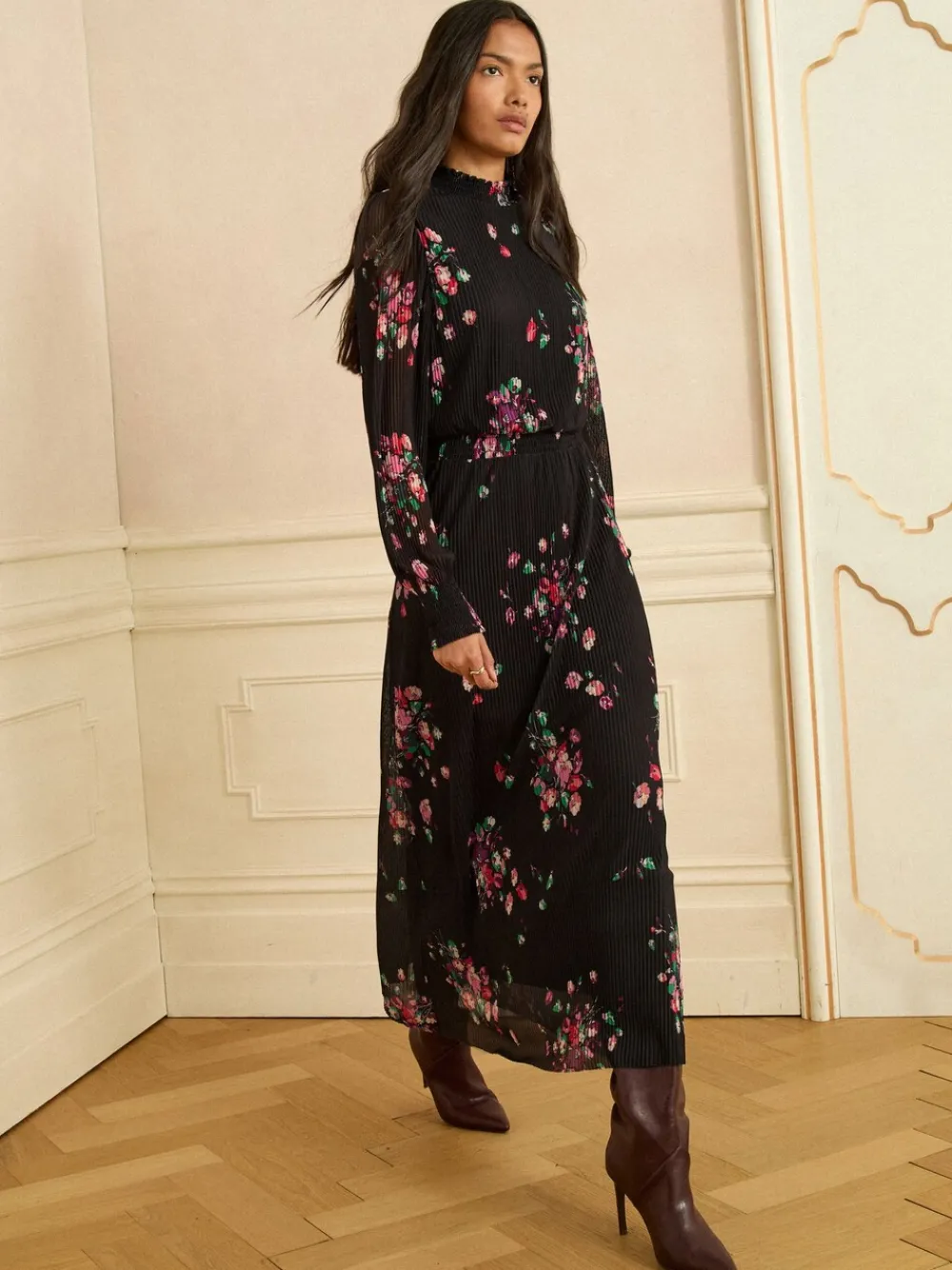 - Hoogsluitende midi-jurk van mesh met plisséplooien*Love & Roses Best