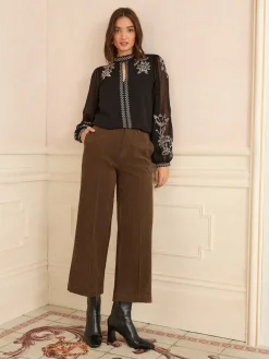 - Hoogsluitende blouse met lange mouwen*Love & Roses