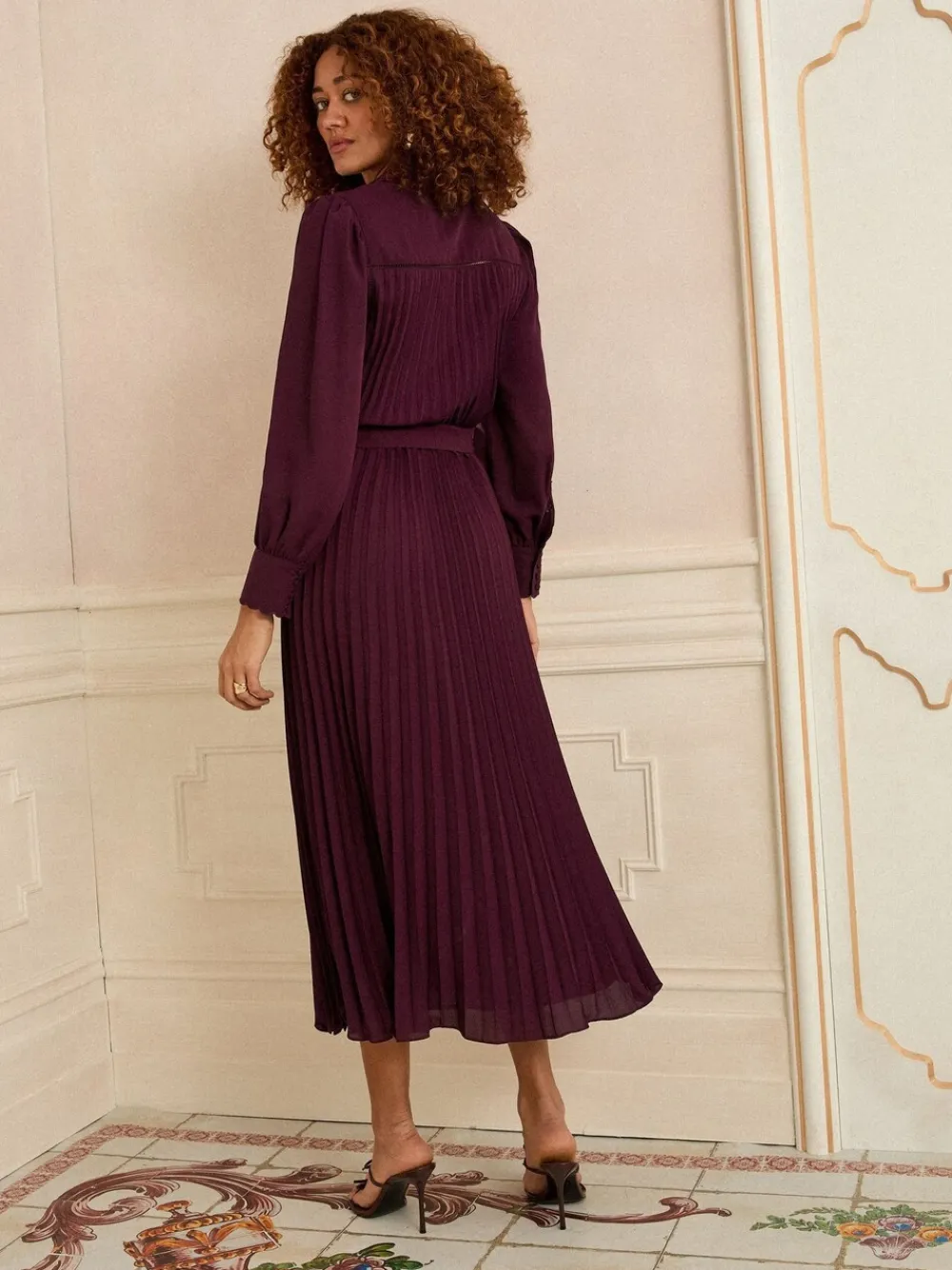 Pleated Detail Midi Dress*Love & Roses