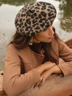 - Beret Hat*Love & Roses Online