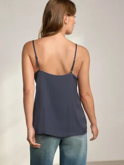 Marineblauw - Camitop met kant en smalle bandjes*Next Best