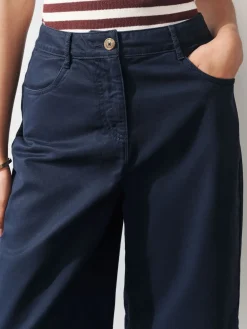 - Knielange short*Next Discount