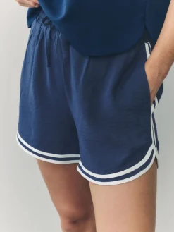 Marineblauw - Sportshort met contrasterende Streep*Next Outlet